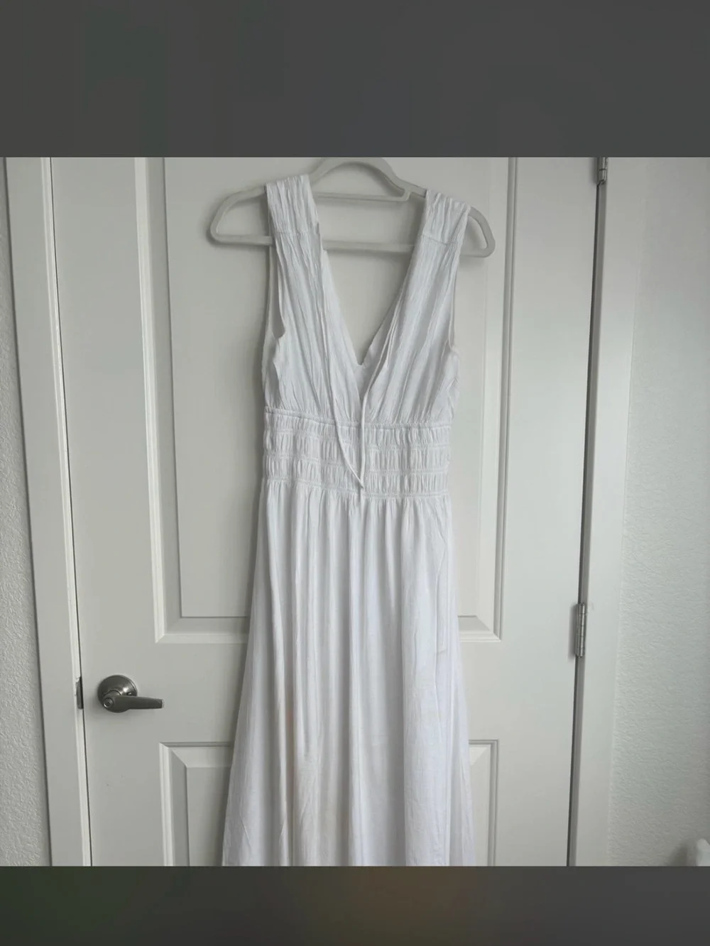 Abercrombie & Fitch White V-Neck Smocked Waist Maxi Dress